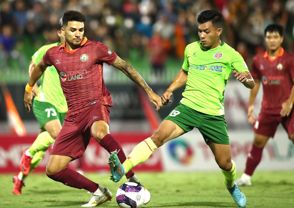Thắng đậm Sài Gòn FC, CLB Bình Định tiếp tục nuôi hy vọng vô địch - 2 Thắng đậm Sài Gòn FC, CLB Bình Định tiếp tục nuôi hy vọng vô địch - 2