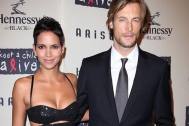 Halle Berry đã chia tay phi công trẻ