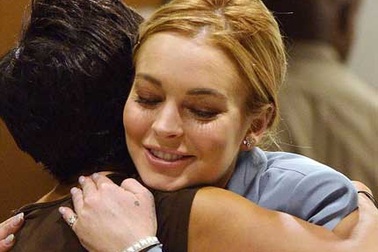 Lindsay Lohan cười tươi vì được “tự do”