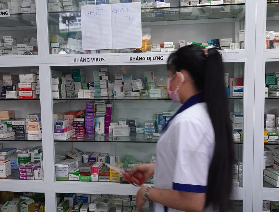Nhiều cơ sở kinh doanh bị xử phạt vì lợi dụng dịch Corona để tăng giá khẩu trang - 2 Nhiều cơ sở kinh doanh bị xử phạt vì lợi dụng dịch Corona để tăng giá khẩu trang - 2