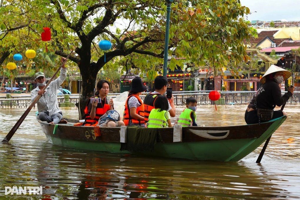 Chiêu độc lạ thu hút du khách khi nước lụt về - 2 Chiêu độc lạ thu hút du khách khi nước lụt về - 2