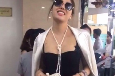 Phi Thanh Vân khoe vòng một “khủng” sau phẫu thuật thẩm mỹ