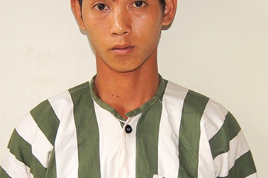 Bị ngăn cản tình cảm, mua axit tạt mẹ bạn gái