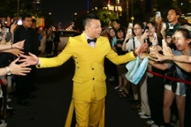 NSND Tự Long cùng dàn "Anh trai chông gai" gây sốt thảm đỏ Mai Vàng