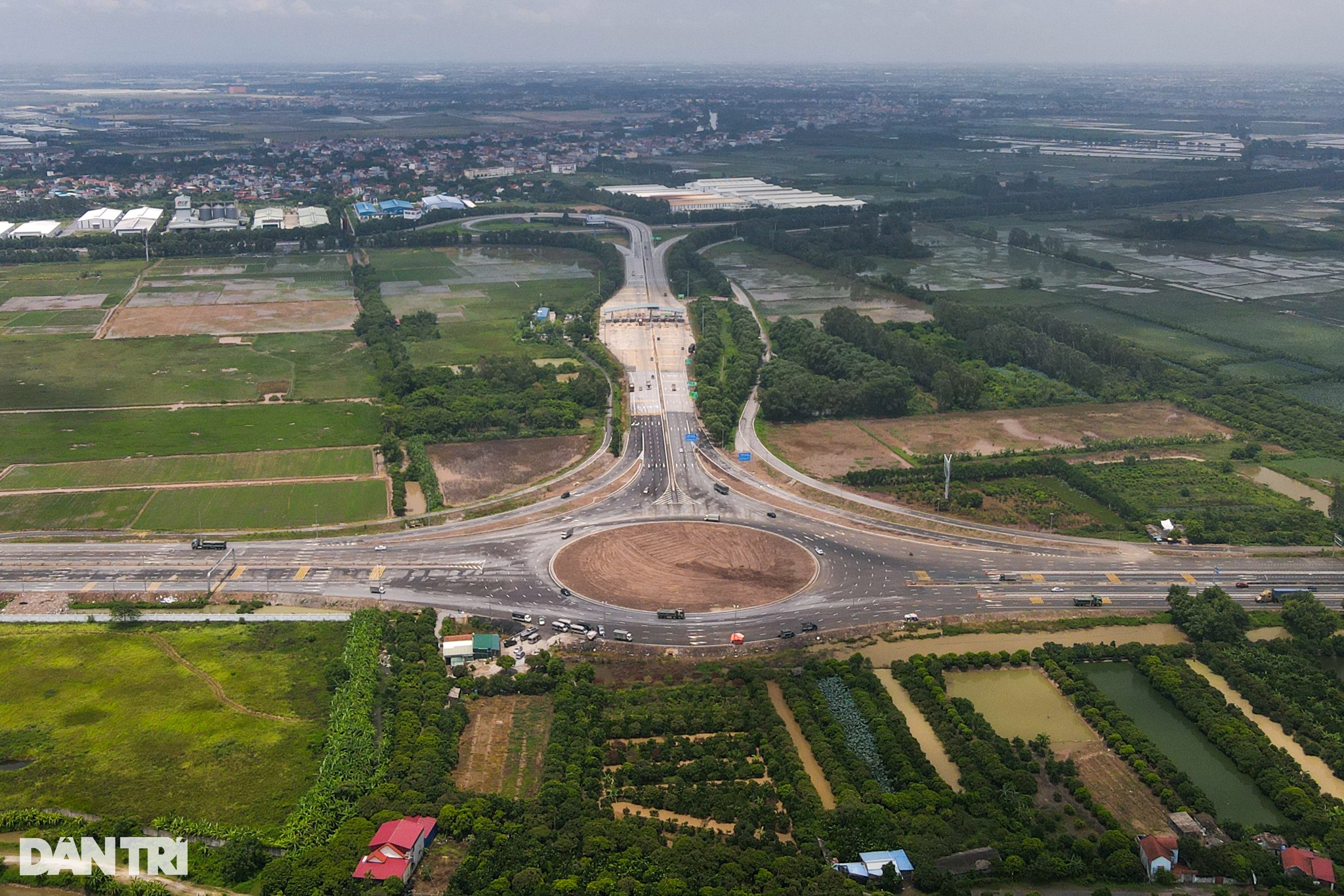 View - Tuyến đường liên tỉnh Hà Nội - Hưng Yên gần 3.000 tỷ đồng dần thành hình | Báo Dân trí