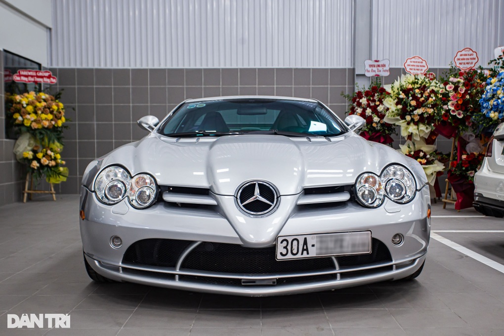 Cận cảnh mũi tên bạc Mercedes-Benz SLR McLaren độc nhất Việt Nam - 5 Cận cảnh mũi tên bạc Mercedes-Benz SLR McLaren độc nhất Việt Nam - 5