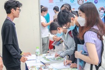 Tỷ lệ sinh viên ra trường có việc làm "đẹp như mơ": Tin nổi không?