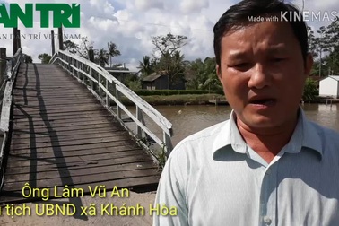 Cầu ván xuống cấp ở U Minh.