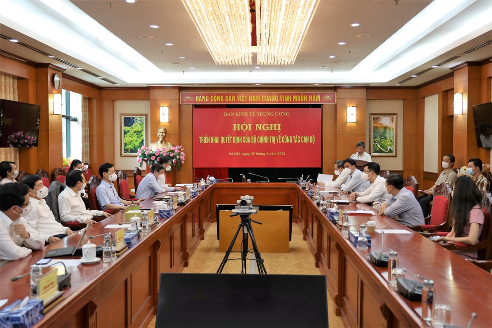 Ông Nguyễn Thành Phong ra Hà Nội, nhậm chức Phó Trưởng Ban Kinh tế TƯ - 1 Ông Nguyễn Thành Phong ra Hà Nội, nhậm chức Phó Trưởng Ban Kinh tế TƯ - 1