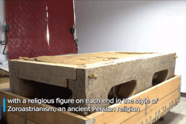 Phát hiện ngôi mộ cổ 1.400 năm có giường đá cẩm thạch trắng