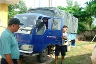 Liên tiếp bắt nhiều xe chở gỗ trái phép