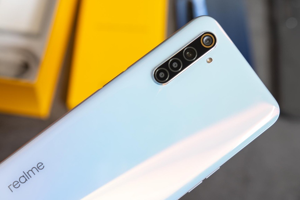 Đập hộp Realme 6 màn hình 90Hz giá từ 6 triệu đồng - 2 Đập hộp Realme 6 màn hình 90Hz giá từ 6 triệu đồng - 2
