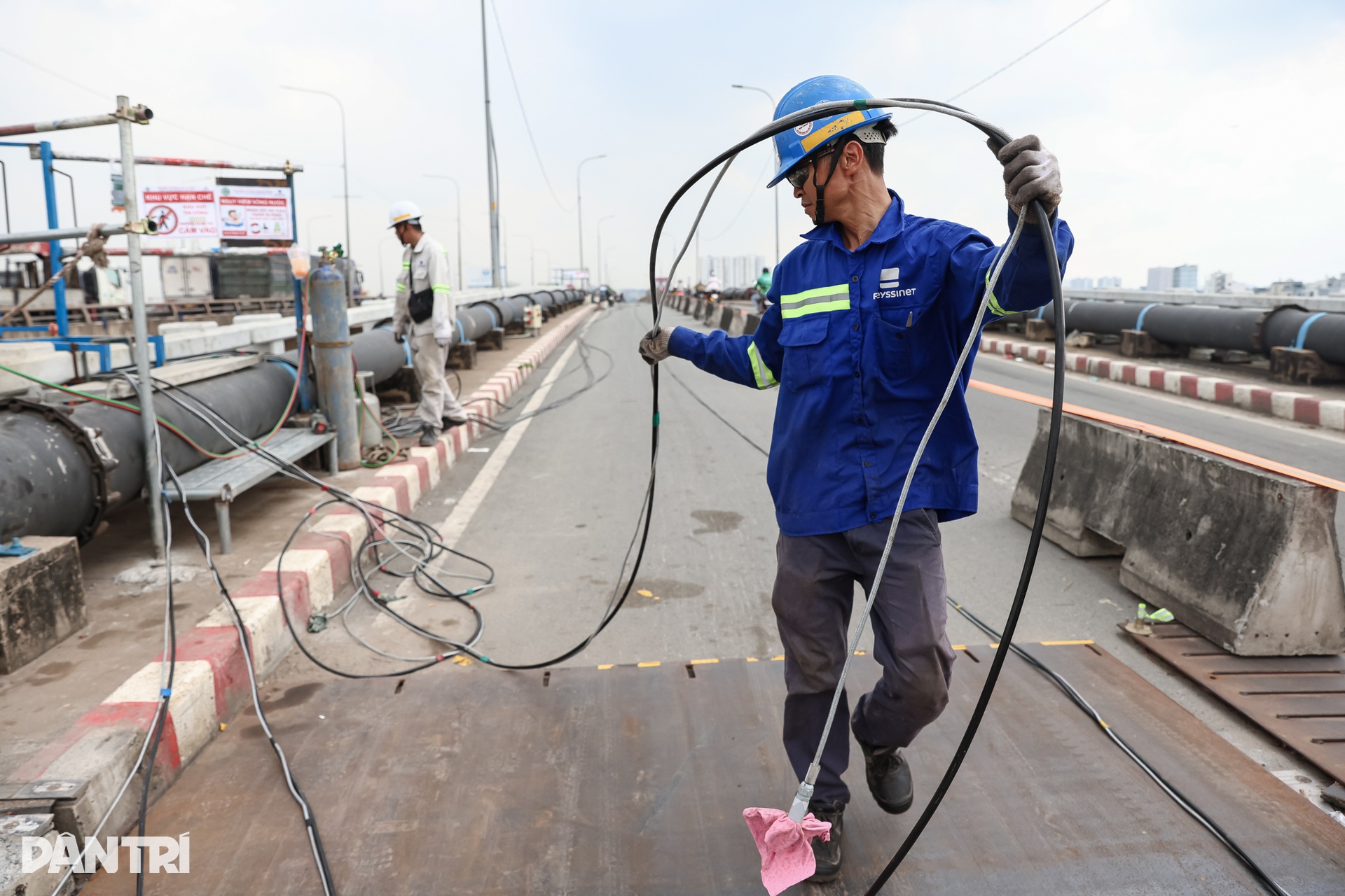 Thần đèn đã hoàn thành nâng cầu Bình Phước 1 ở TPHCM thêm 1,25m - 11