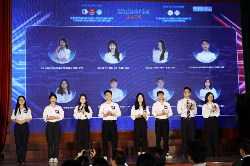 Nam sinh ĐH Luật giành giải nhất hùng biện Socrates 2025 - 1 Nam sinh ĐH Luật giành giải nhất hùng biện Socrates 2025 - 1
