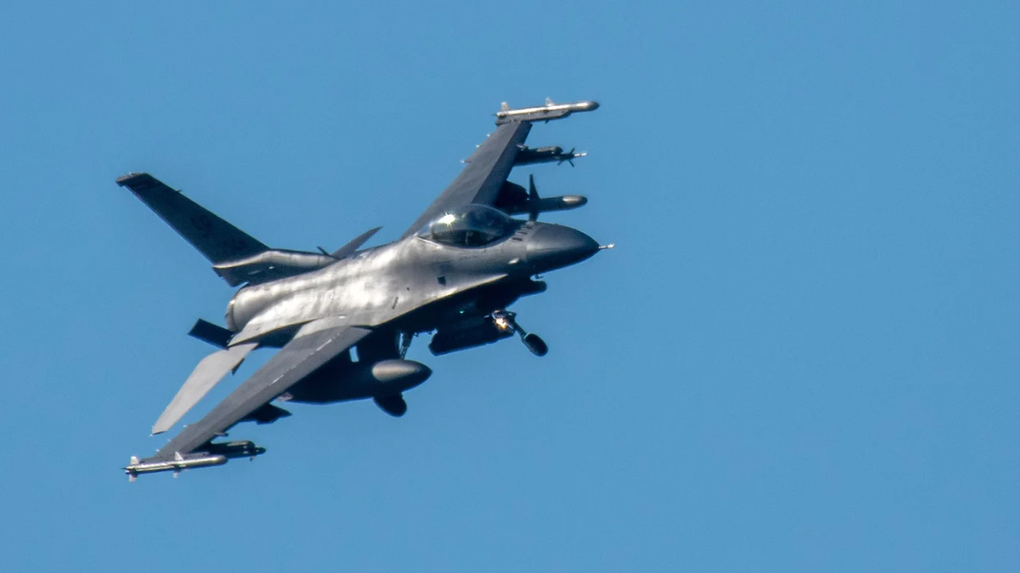 Mỹ hé lộ kế hoạch chuyển F-16 cho Ukraine - 1 Mỹ hé lộ kế hoạch chuyển F-16 cho Ukraine - 1