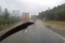 Tài xế xe tải vô ý thức suýt gây tai nạn kinh hoàng khiến dân mạng phẫn nộ