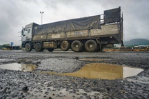 "Né ổ gà, gặp ổ trâu" trên nút giao quốc lộ với cao tốc Đà Nẵng