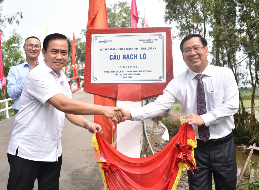 Syngenta xây thêm 4 cây cầu cho người dân đồng bằng sông Cửu Long - 2 Syngenta xây thêm 4 cây cầu cho người dân đồng bằng sông Cửu Long - 2