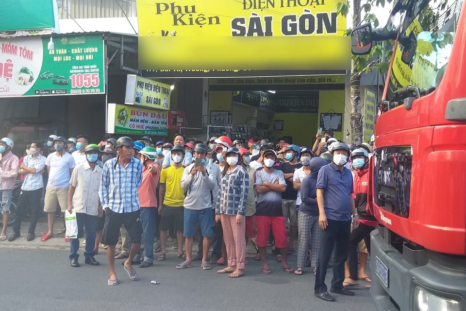 Quán bar bất ngờ cháy lớn khi đang đóng cửa vì Covid-19 - 3 Quán bar bất ngờ cháy lớn khi đang đóng cửa vì Covid-19 - 3
