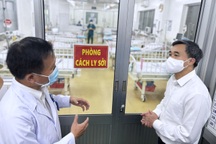 Thứ trưởng Bộ Y tế: 11 năm mới cập nhật hướng dẫn điều trị sởi là quá chậm