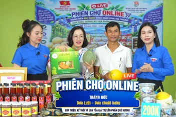 Nữ bí thư phường livestream bán nông sản, hơn 500 đơn hàng được chốt