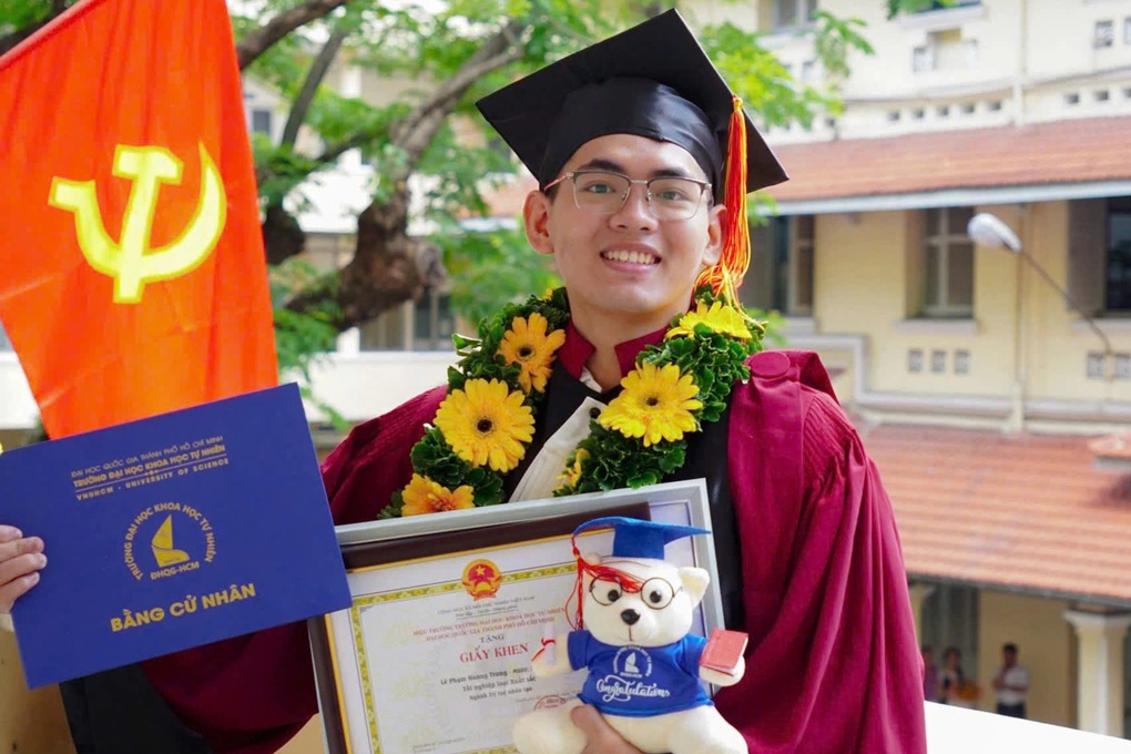 Tân binh ngành AI tốt nghiệp xuất sắc, hành trình từ con số 0 - 1 Tân binh ngành AI tốt nghiệp xuất sắc, hành trình từ con số 0 - 1