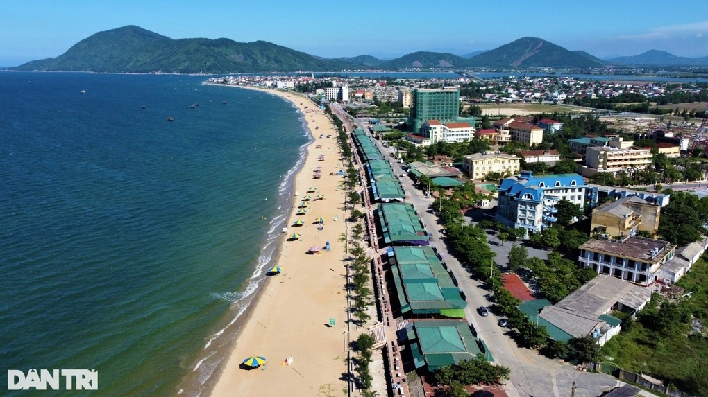Giải tỏa ki ốt, đóng cửa nghĩa trang án ngữ ở khu du lịch đẹp nhất Hà Tĩnh - 3 Giải tỏa ki ốt, đóng cửa nghĩa trang án ngữ ở khu du lịch đẹp nhất Hà Tĩnh - 3