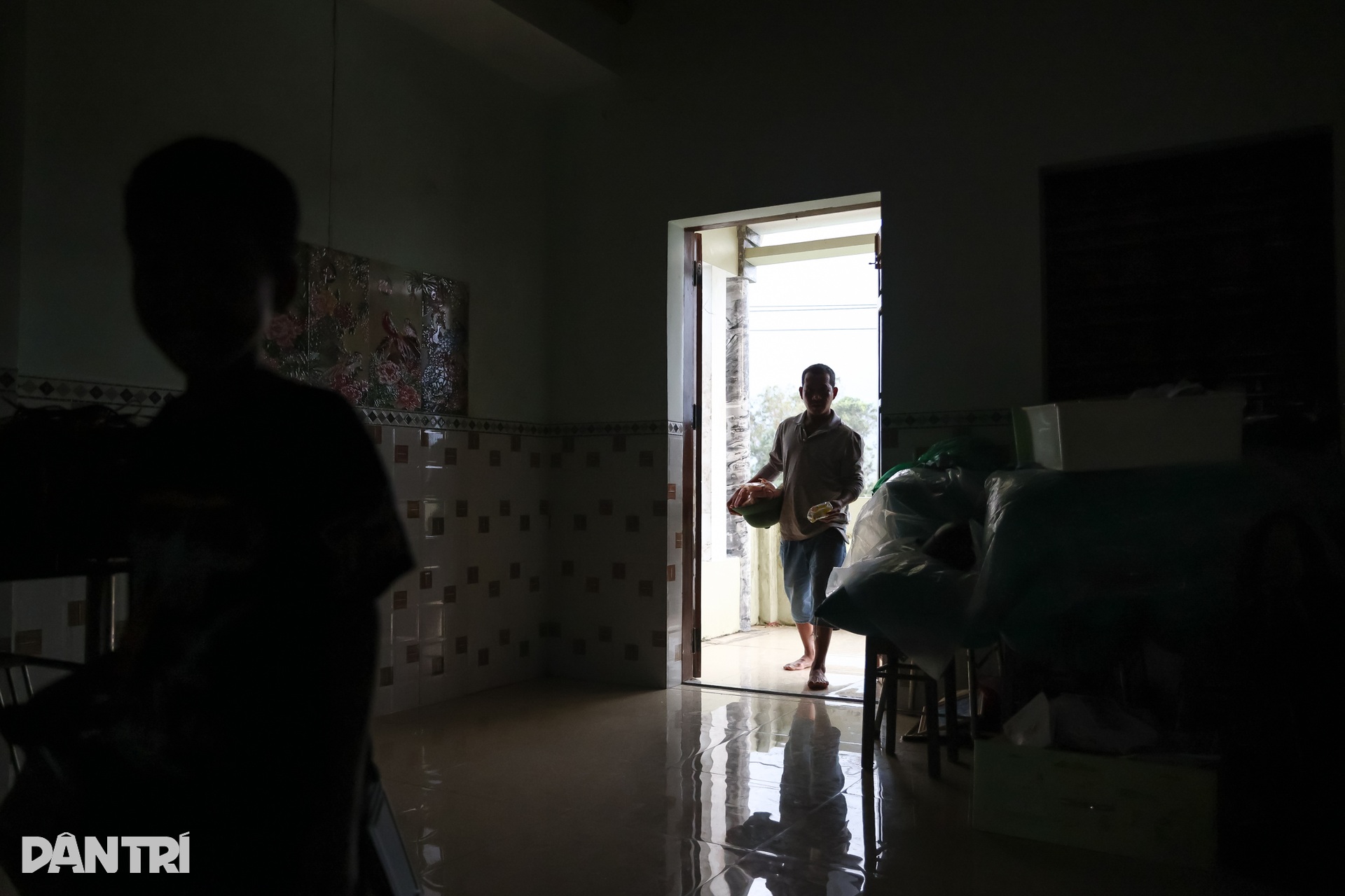 Người hùng cứu gần 70 mạng người trong trận lũ kinh hoàng ở vùng Phú Yên - 2 Người hùng cứu gần 70 mạng người trong trận lũ kinh hoàng ở vùng Phú Yên - 2