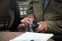 TPHCM: Xuất hiện người lạ dúi tiền cho học sinh, bị phát hiện liền bỏ chạy