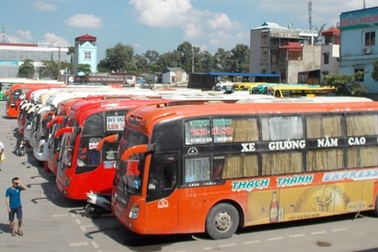 10 lần xăng dầu giảm giá, nhiều DN không giảm cước: Dân bị “móc túi” đến bao giờ?