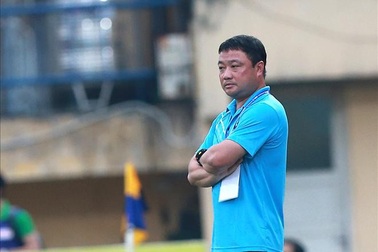 Sau Huỳnh Đức, đến lượt Trương Việt Hoàng bất ngờ rời ghế nóng