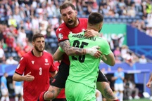 Chơi kiên cường trước CH Séc, Georgia làm nên lịch sử ở Euro