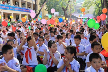 Phụ huynh lo canh cánh tiền đóng góp đầu năm học mới