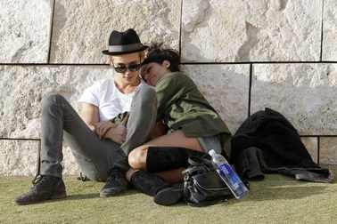 Vòng quanh thế giới giải trí ngày 12/1