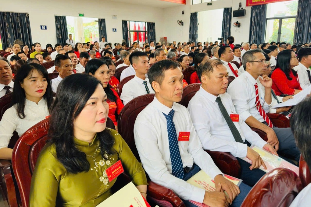 Thường trực Ban Bí thư Trần Cẩm Tú dự Đại hội Đảng bộ xã Hương Sơn - 2 Thường trực Ban Bí thư Trần Cẩm Tú dự Đại hội Đảng bộ xã Hương Sơn - 2