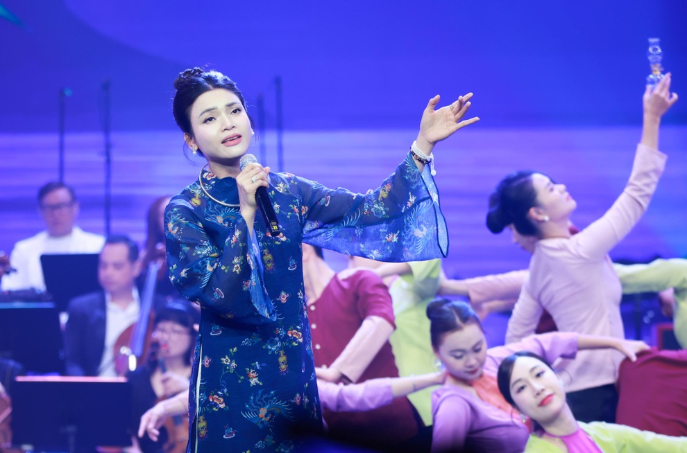 NSND Phương Thảo: Hát về Bác, tôi hát bằng cả trái tim - 1 NSND Phương Thảo: Hát về Bác, tôi hát bằng cả trái tim - 1