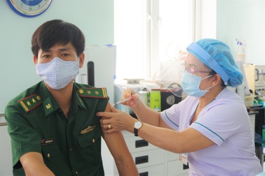 TPHCM: Gần 60.000 người hoàn tất chích ngừa Covid-19 đợt 2