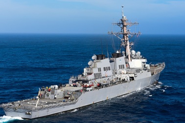Hai tàu chiến Mỹ tuần tra sát quần đảo Hoàng Sa