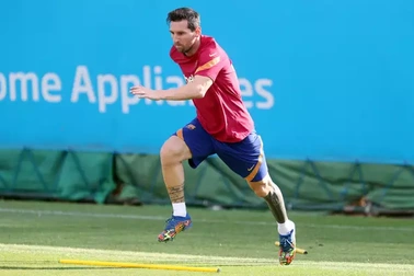 Barcelona gây sức ép, yêu cầu Messi giảm lương