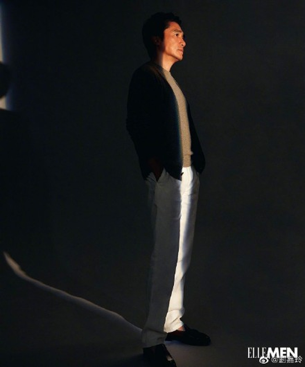 Nam thần màn ảnh Lương Triều Vỹ phong độ ở tuổi 59 - 9