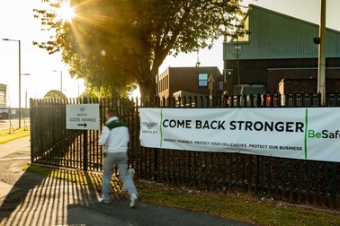 Bên trong nhà máy ô tô đầu tiên ở Anh có chứng nhận "An toàn với Covid-19"