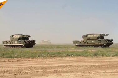 Hệ thống tên lửa phòng thủ Tor-M2 của Nga lần đầu khai hỏa diệt mục tiêu