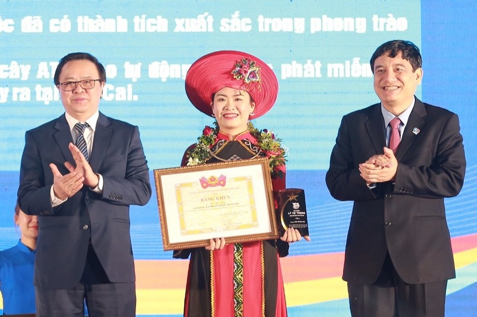 Vinh danh 98 cán bộ Đoàn xuất sắc đoạt giải Lý Tự Trọng - 2 Vinh danh 98 cán bộ Đoàn xuất sắc đoạt giải Lý Tự Trọng - 2