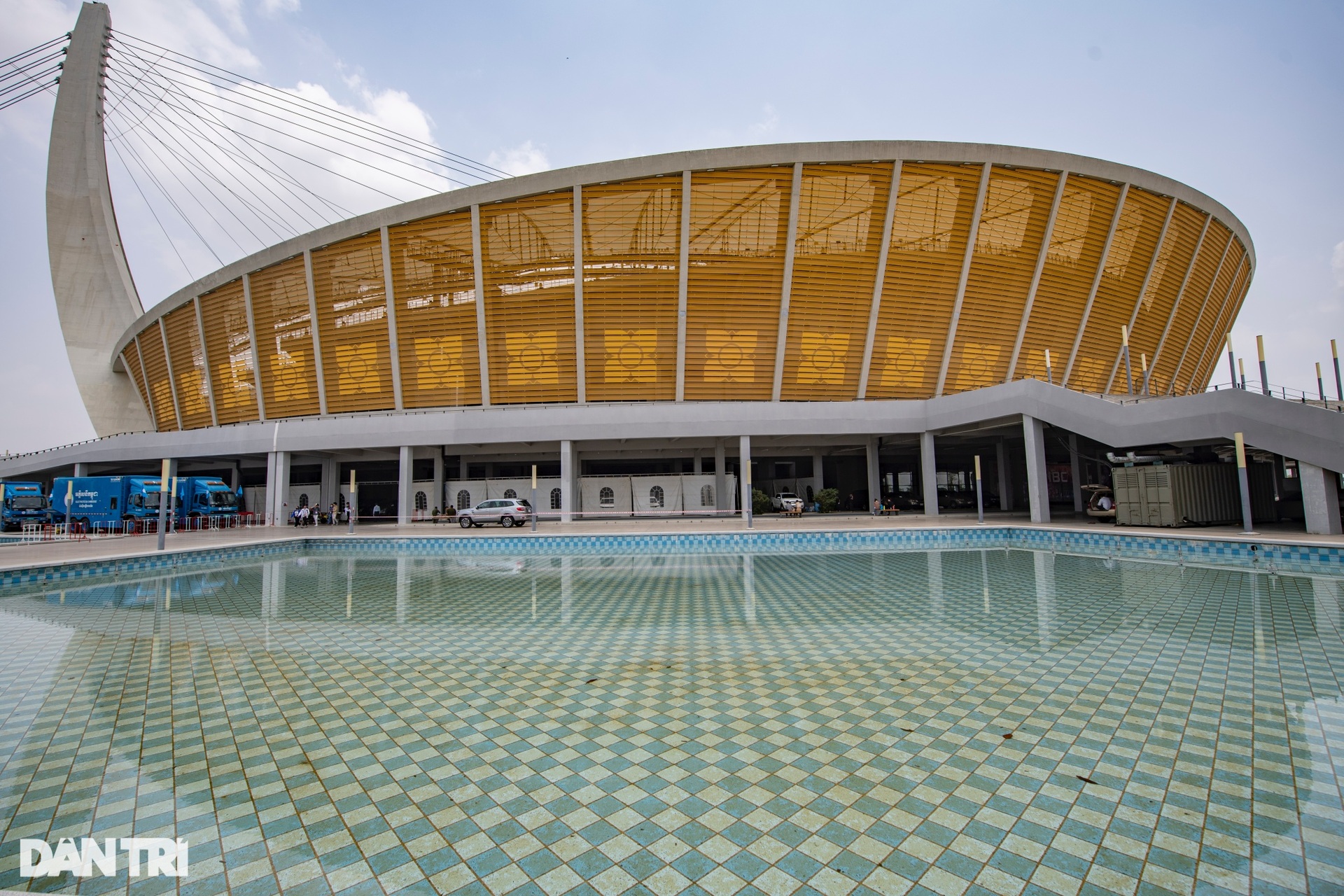 Cận cảnh thuyền buồm 160 triệu USD của Campuchia trước khai mạc SEA Games - 3 Cận cảnh thuyền buồm 160 triệu USD của Campuchia trước khai mạc SEA Games - 3