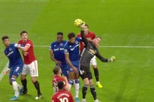 Sai lầm dày đặc, De Gea đã xuống dốc?