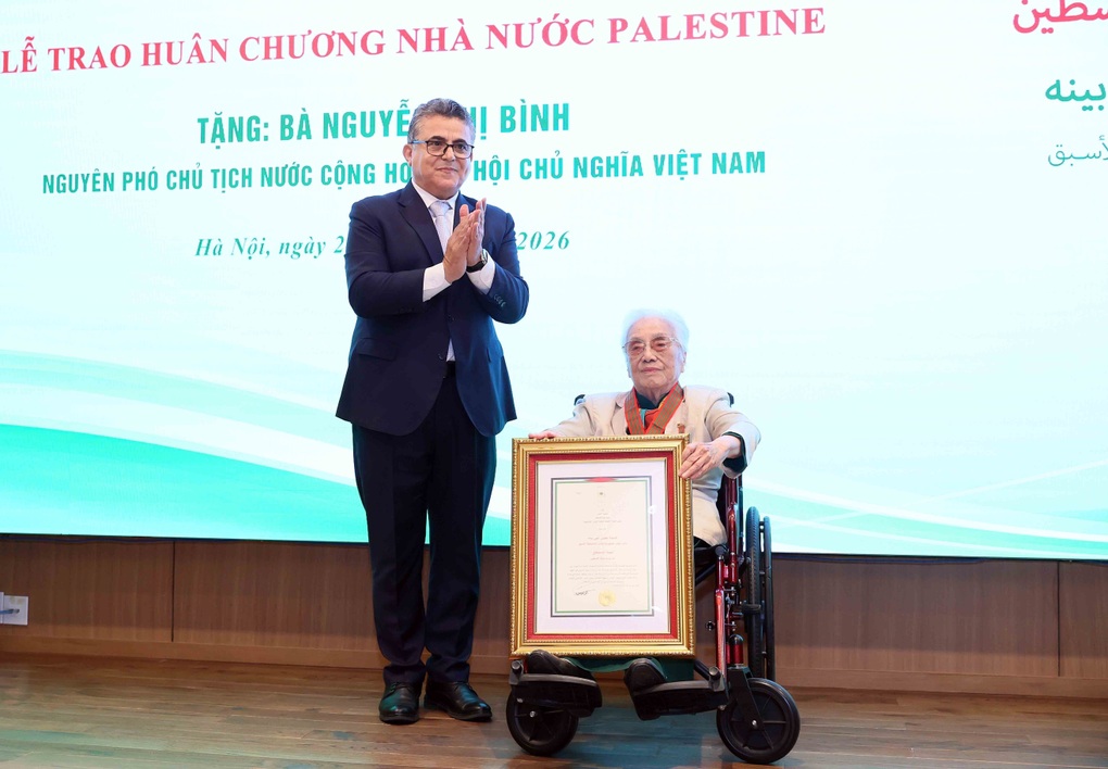 Trao Huân chương Ngôi sao Công trạng tặng nguyên Phó Chủ tịch nước Nguyễn Thị Bình - 2