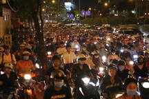 Giao thông gần cầu Sài Gòn hỗn loạn trong nhiều giờ đồng hồ