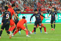 Khen ngợi đội nhà, HLV Jankovic bị cổ động viên Trung Quốc chỉ trích