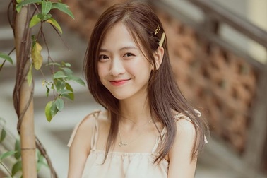 Nét đẹp trong veo, nhẹ nhàng tựa nắng mai của nữ sinh trường Y