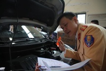 Phó Thủ tướng yêu cầu xem xét để công an, quân đội đăng kiểm xe dân sự